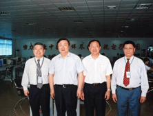 2005年7月16日，信息产业部王旭东部长、广东省副省长游宁丰一行视察广东瑞图万方科技有限公司