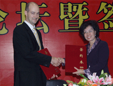 瑞图万方在2006顺德嵌入式系统应用展示交易会深受关注，收获丰盛